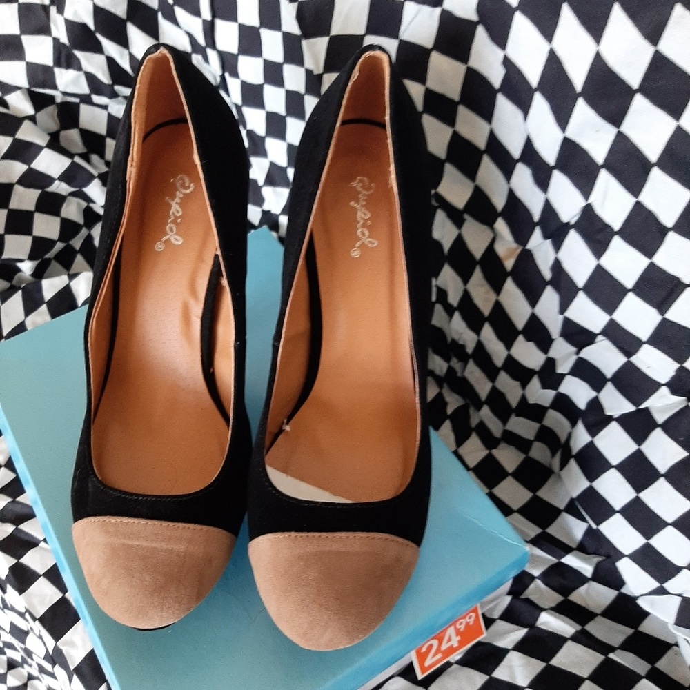 Shoes - Picture 2 of 2